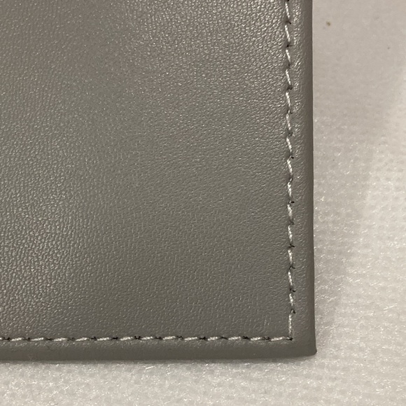 NWOT - Celebrity Cruises Embossed Gray Vegan Leather Double Sided Card Holder - Picture 5 of 7